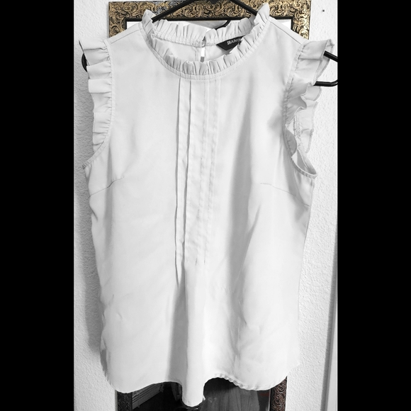 Sleeveless Blouse - Picture 4 of 8